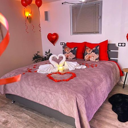 Bioty Chill & Spa Ле Блан-Менил Екстериор снимка