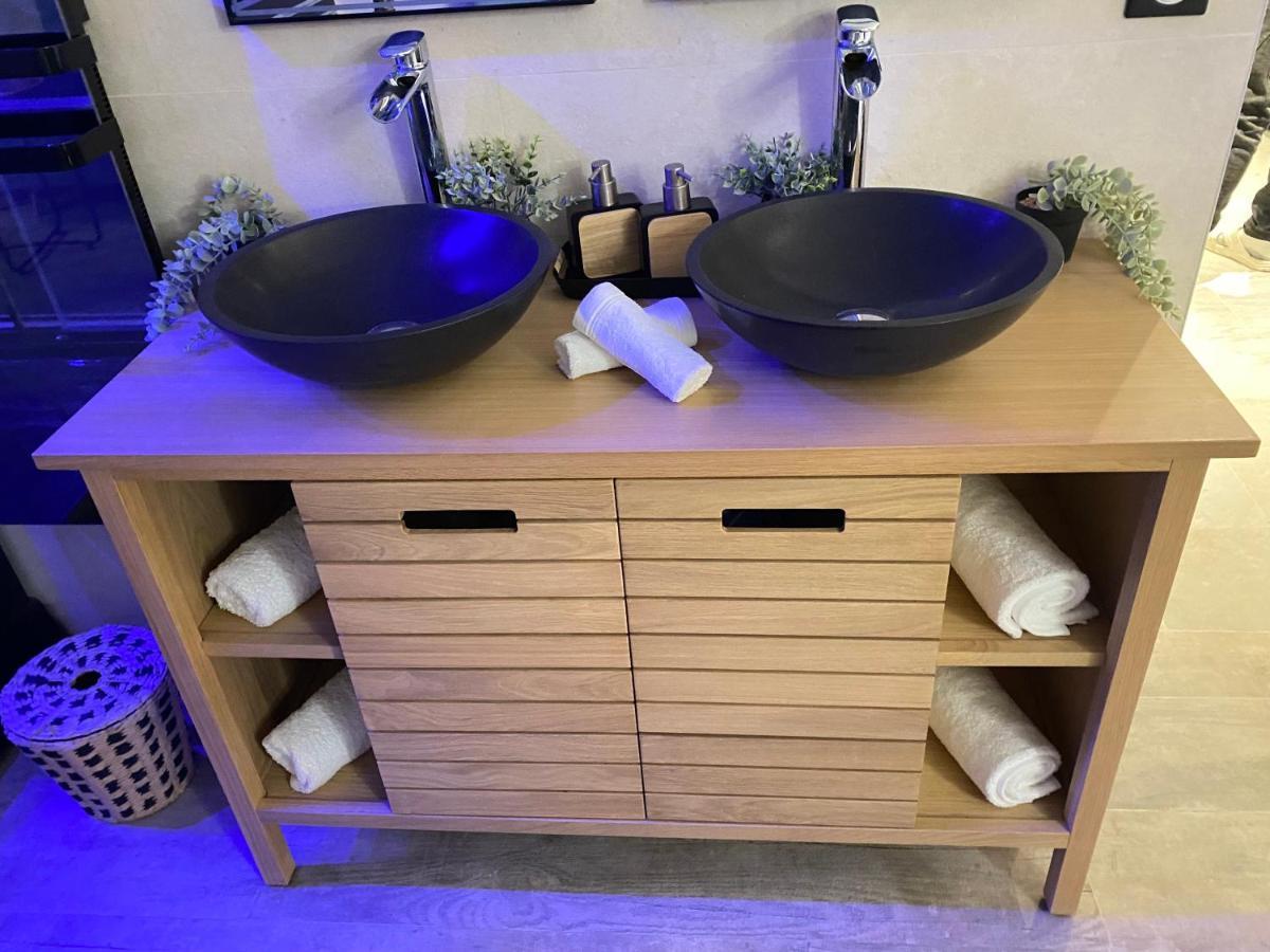 Bioty Chill & Spa Ле Блан-Менил Екстериор снимка